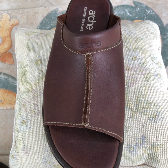 AUTHENTIC ARCHE SLIDES- ALL LEATHER-Euro size 41. - Picture 2 of 5
